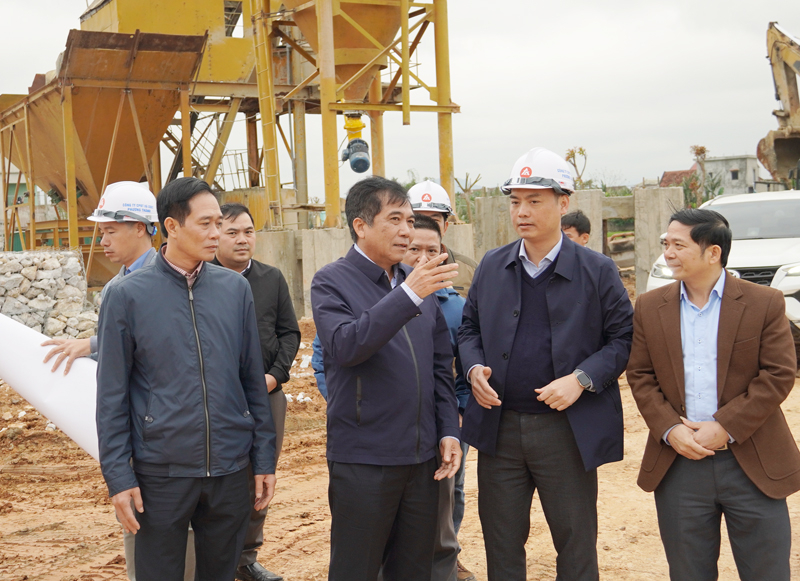 Đồng chí Phó Chu tịch Thường trực UBND tỉnh Đoàn Ngọc Lâm phát biểu chỉ đạo tại hội nghị.