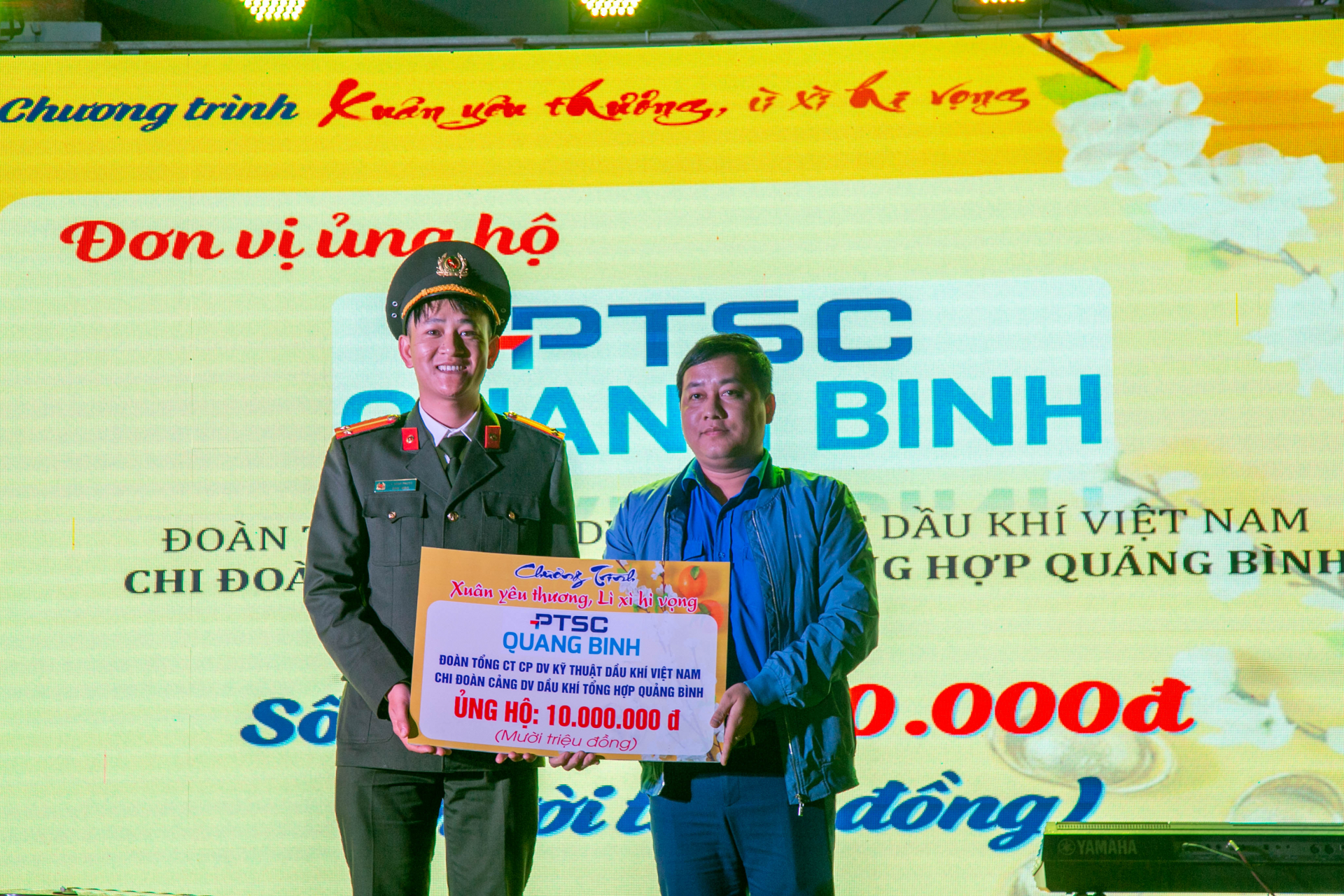 Nhiều tổ chức, cá nhân đóng góp ủng hộ chương trình.