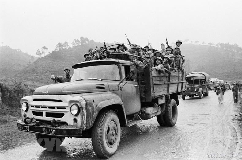  Bộ đội ta hành quân lên mặt trận phía bắc, tháng 2/1979. (Ảnh: Nhật Trường/TTXVN)