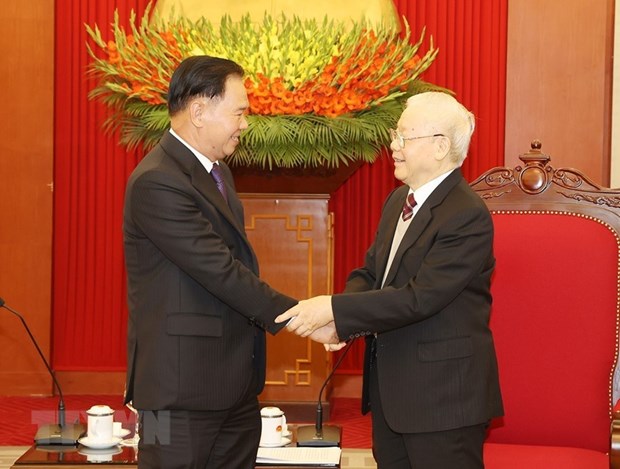 Tổng Bí thư Nguyễn Phú Trọng tiếp Chánh Văn phòng Trung ương Đảng Nhân dân Cách mạng Lào Thongsalith Mangnomek. (Ảnh: Trí Dũng/TTXVN)
