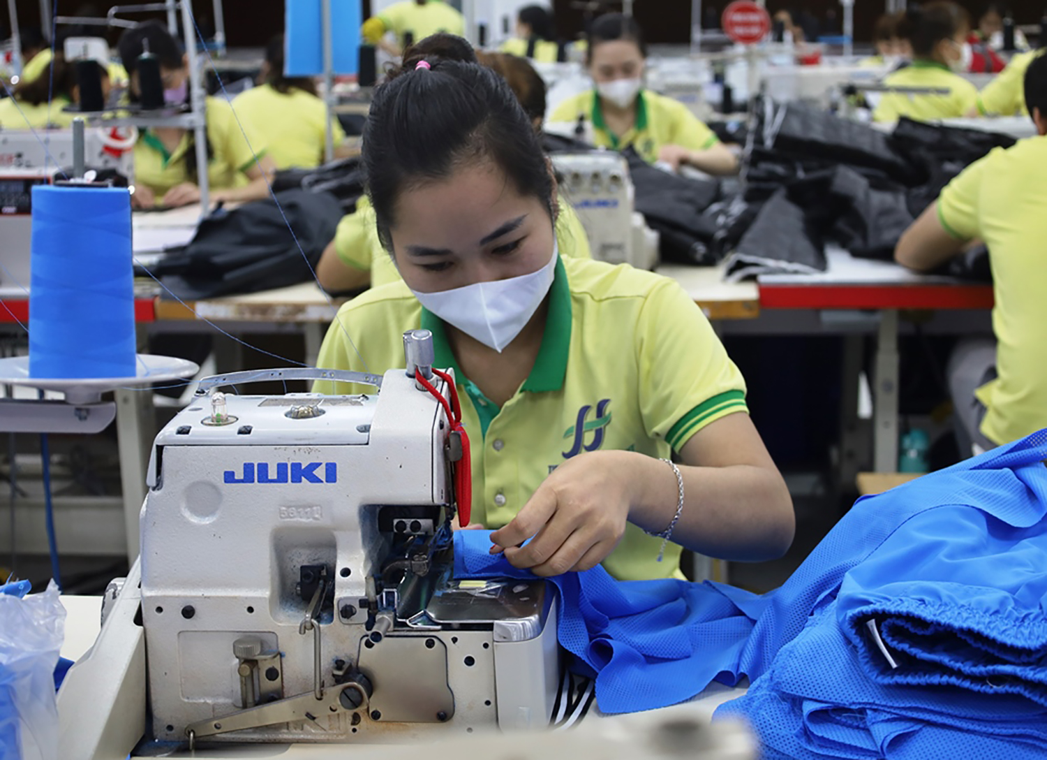 Công ty TNHH May Tiến Hùng đẩy mạnh sản xuất những tháng đầu năm.