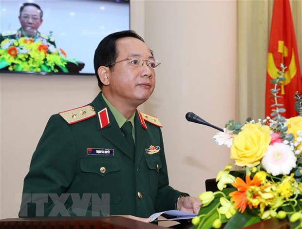Trung tướng Trịnh Văn Quyết, Phó Chủ nhiệm Tổng cục Chính trị Quân đội nhân dân Việt Nam, phát biểu đề dẫn hội thảo. (Ảnh: Trọng Đức/TTXVN)