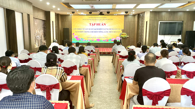 Trung tâm Khuyến công-Xúc tiến thương mại tập huấn giới thiệu về sản xuất sạch hơn trong sản xuất, chế biến nông lâm, thủy, hải sản.