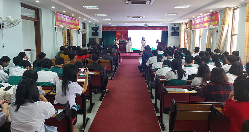 Toàn cảnh lễ ra quân.
