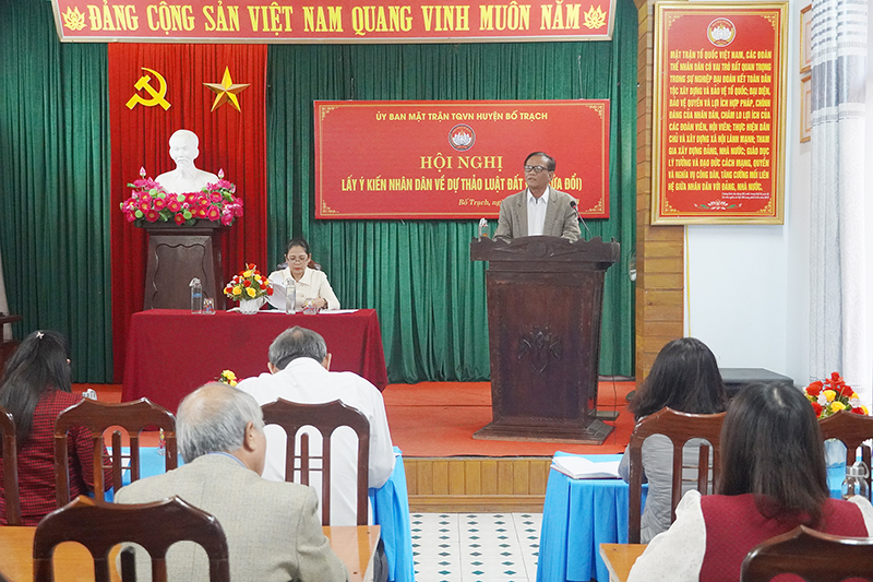 Các đại biểu tham gia góp ý dự thảo Luật Đất đai (sửa đổi) tại hội nghị.