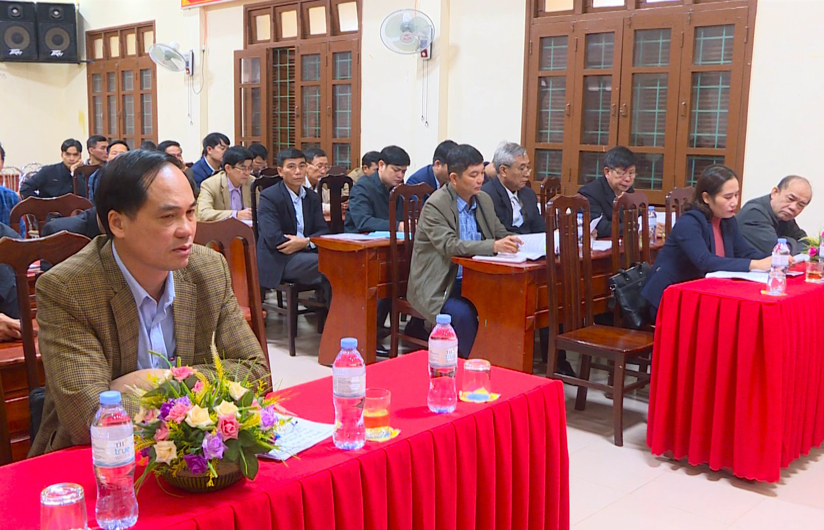 Các đại biểu tham gia góp ý dự thảo Luật Đất đai (sửa đổi).