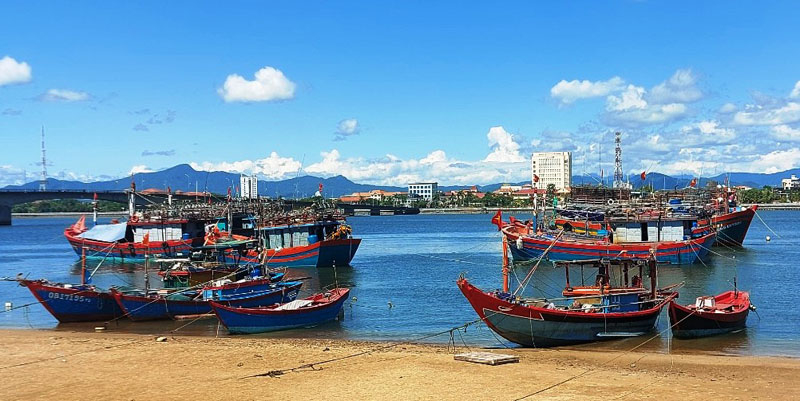 Chi cục Thủy sản thường xuyên phối hợp với các cơ quan chức năng và địa phương ven biển tích cực thực hiện các biện pháp quản lý tàu cá trên địa bàn.