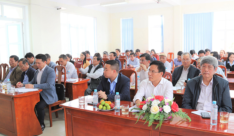 Các đại biểu dự hội nghị.