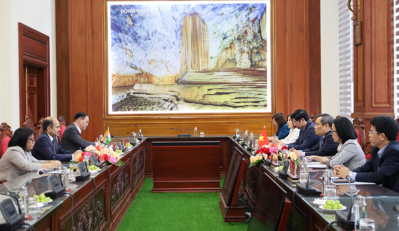 Toàn cảnh buổi tiếp xã giao.