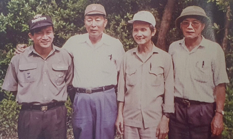 Trung tướng Đồng Sỹ Nguyên thăm các dự án thuộc chương trình 327. Ảnh:Tư liệu