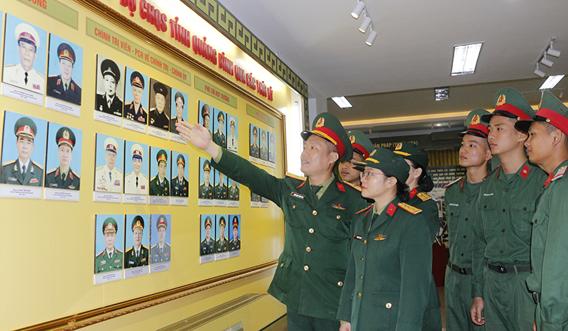 Trung tướng Đồng Sỹ Nguyên luôn là tấm gương cho cán bộ, chiến sĩ LLVT tỉnh phấn đấu học tập, làm theo.   