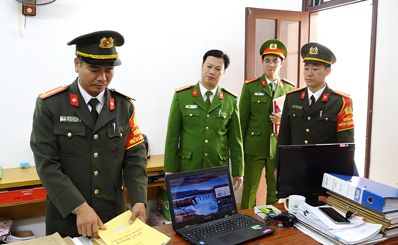 Kiểm tra việc thực hiện chế độ trực chỉ huy, trực ban, quân số thường trực, tinh thần sẵn sàng chiến đấu, sổ ghi kế hoạch công tác của cán bộ, chiến sỹ