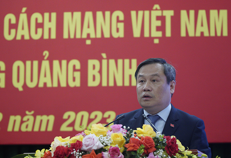 Đồng chí Vũ Đại Thắng, Ủy viên Trung ương Đảng, Bí thư Tỉnh ủy, Trưởng đoàn ĐBQH tỉnh phát biểu chào mừng hội thảo.