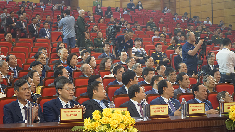 Các đại biểu dự lễ kỷ niệm.
