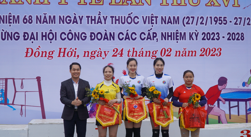 Trao các gải phụ và Hoa khôi bóng chuyền ngành Y tế năm 2023.