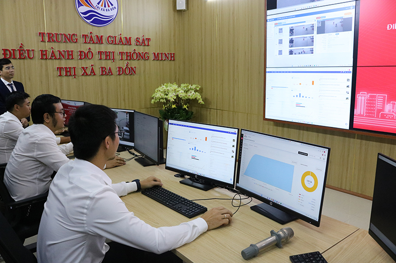 Trung tâm Giám sát, điều hành đô thị thông minh TX. Ba Đồn sẽ trực tiếp ghi nhận các lỗi vi phạm an toàn giao thông.