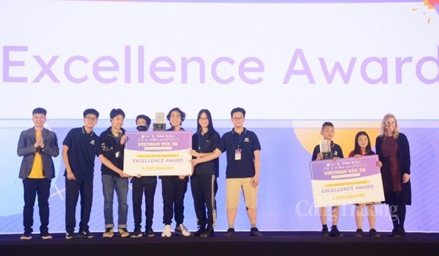Hai đội giành giải xuất nhất Giải vô địch VEX IQ Robotics toàn quốc 2023. (Nguồn: Công Thương)