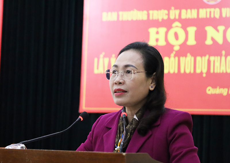 Đồng chí Chủ tịch Ủy ban MTTQVN tỉnh Phạm Thị Hân phát biểu kết luận tại hội nghị.