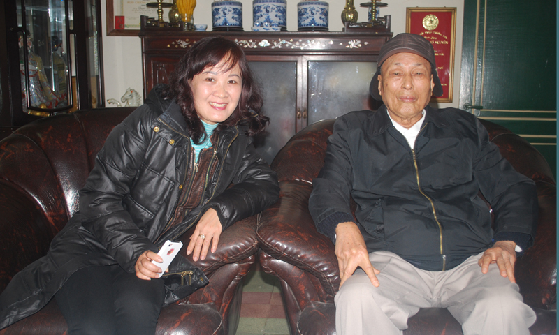 Trung tướng Đồng Sỹ Nguyên trong cuộc gặp gỡ với phóng viên Báo Quảng Bình năm 2005.