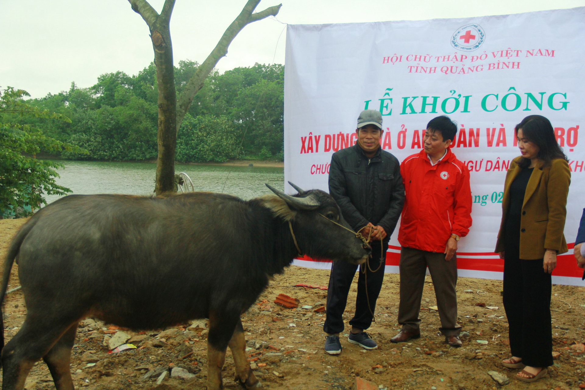 Ngoài hỗ trợ xây dựng, sửa chữa nhà ở, chương trình “An toàn cho ngư dân nghèo, khó khăn” còn hỗ trợ sinh kế cho ngư dân.