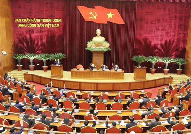  Các đại biểu biểu quyết thông qua chương trình hội nghị. (Ảnh: Trí Dũng/TTXVN)
