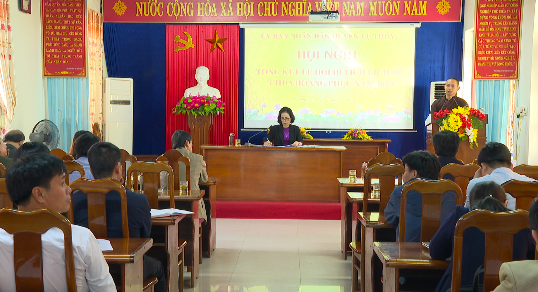 Toàn cảnh hội nghị.