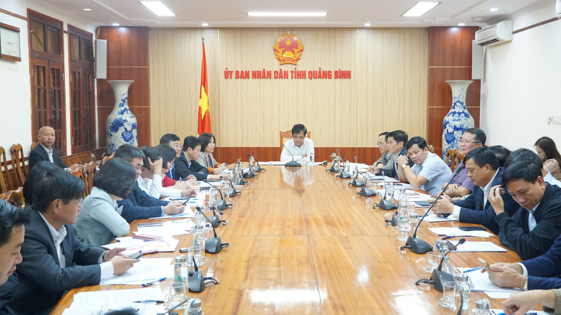 Toàn cảnh cuộc họp.