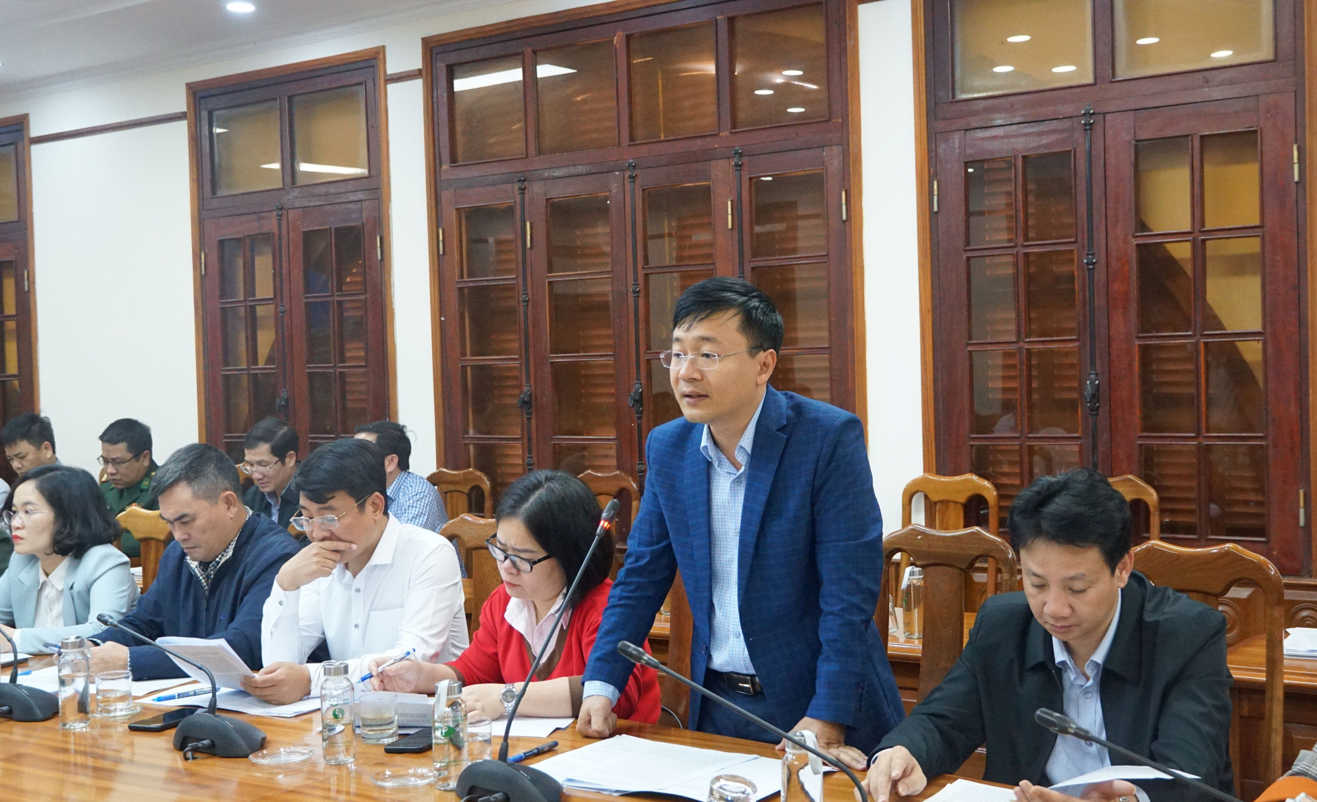 Lãnh đạo Sở Ngoại vụ, cơ quan thường trực Ban chỉ đạo công tác biên giới tỉnh báo cáo  tại hội nghị