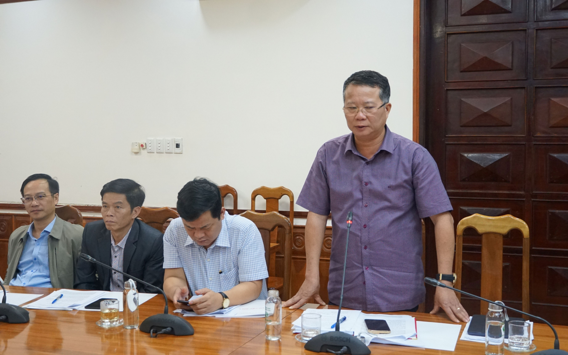 Đại biểu tham luận tại hội nghị.