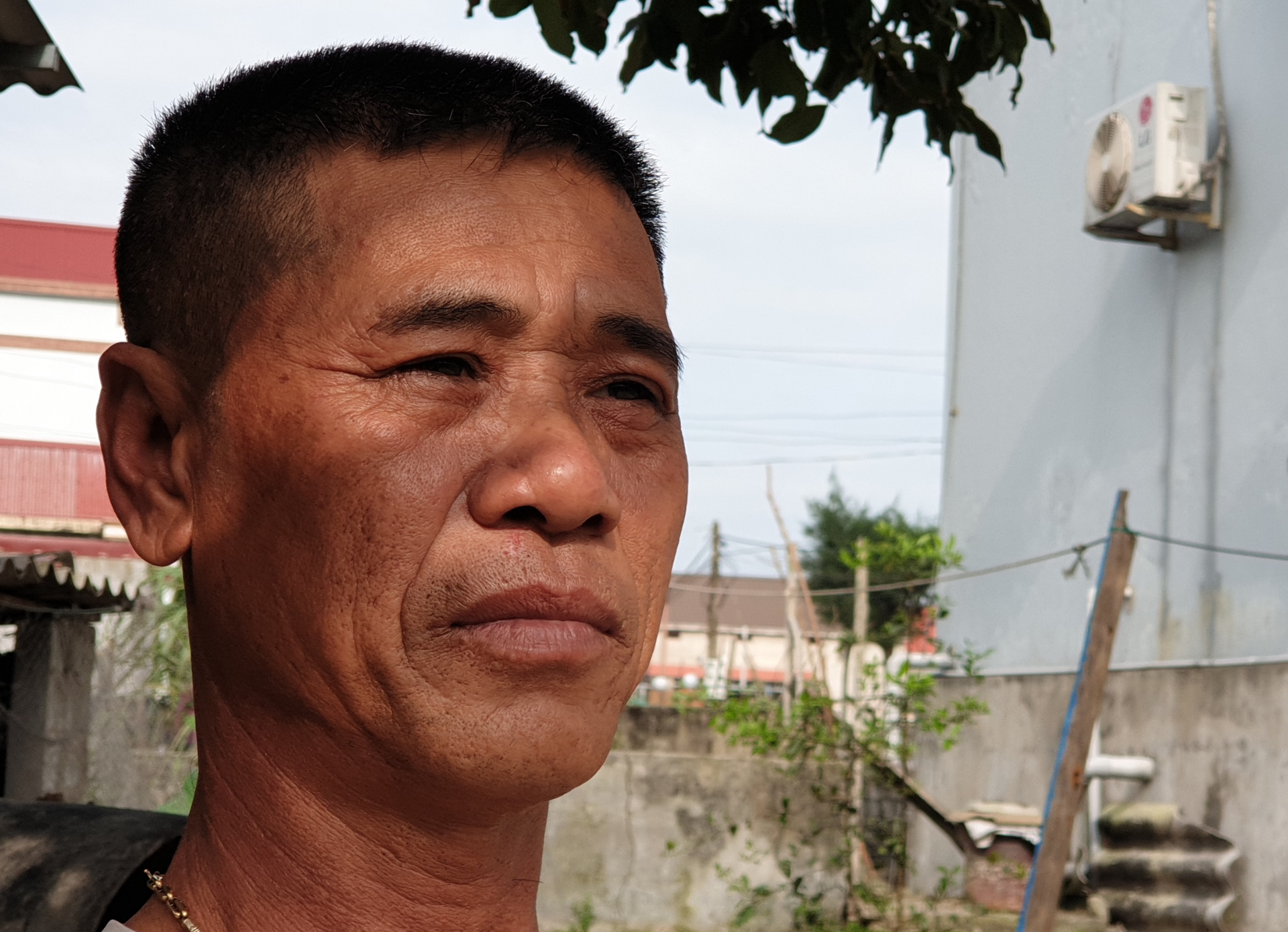Là một ngư dân lão luyện từng đối diện với nhiều sóng gió, nhưng đây là lần đầu tiên ông Vui thấy mình ở gần ranh giới sinh tử nhất.