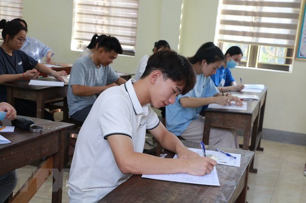 Thí sinh dự thi tốt nghiệp trung học phổ thông năm 2022. (Ảnh: Bích Huệ/TTXVN)