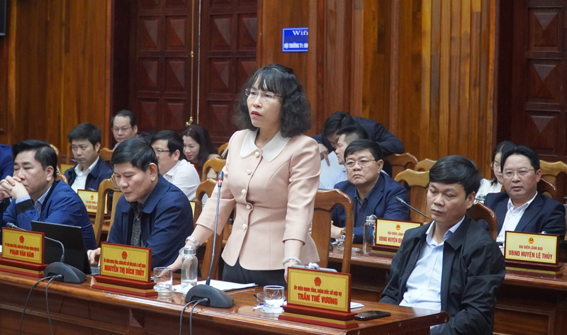 Lãnh đạo Sở Văn hóa-Thể thao trao đổi về vấn đề phát triển các thiết chế văn hóa ở cơ sở.