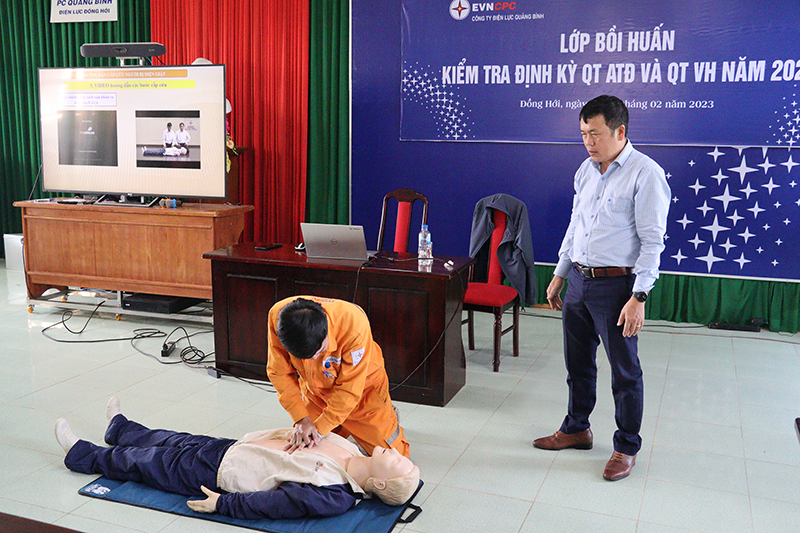 Thực hành sơ cứu người bị điện giật