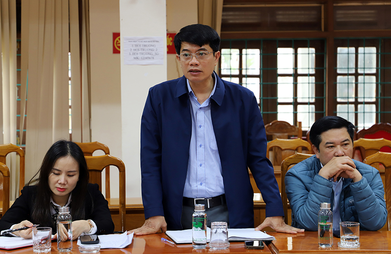 Đại diện huyện Lệ Thủy tham gia đóng góp ý kiến vào dự thảo Luật Đất đai (sửa đổi) tại hội nghị do Hội Luật gia tỉnh tổ chức.