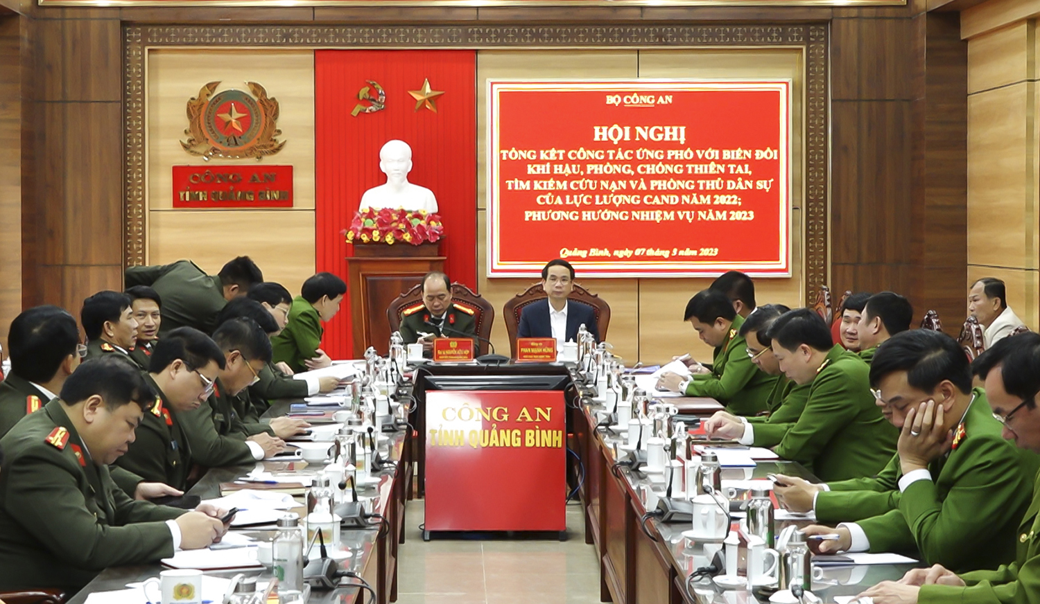 Các đại biểu tham dự hội nghị.