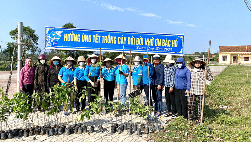 các cấp hội phụ nữ đã phát động và tích cực hưởng ứng phong xây dựng hàng rào xanh, xây dựng nông thôn mới