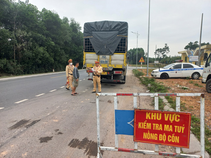 Lực lượng CSGT có mặt thường xuyên trên các tuyến đường giao thông chính...