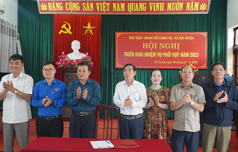 Ủy ban MTTQVN huyện và các tổ chức chính trị-xã hội huyện Bố Trạch hoàn thành ký kết chương trình phối hợp năm 2023.