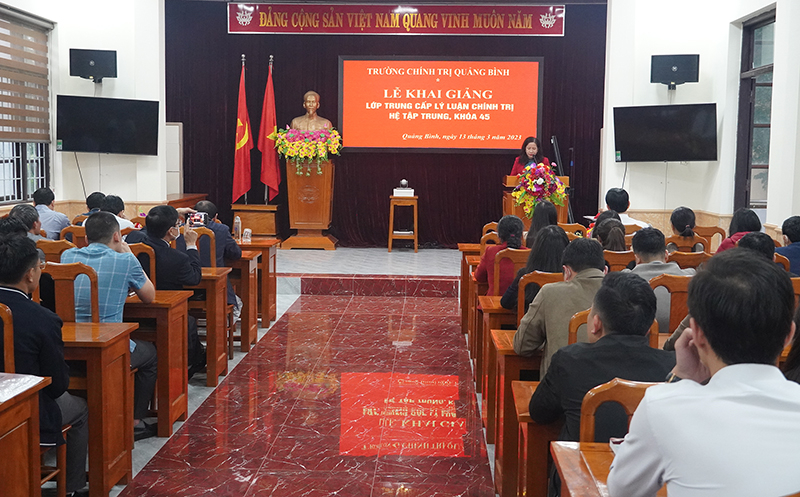 Toàn cảnh lễ khai giảng.