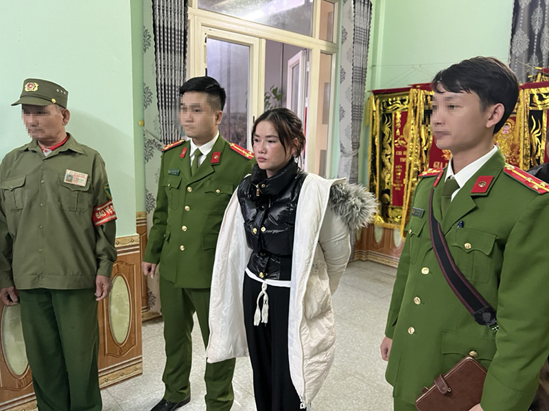 Cơ quan Cảnh sát điều tra khám xét khẩn cấp nơi ở của đối tượng Hoàng Thị Kim Loan.