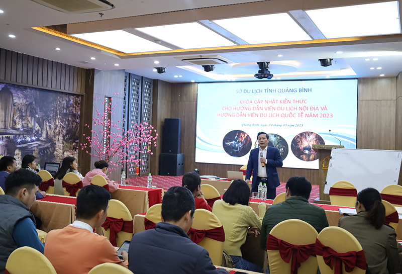 Các học viên được cập nhật các kiến thức về du lịch, các sản phẩm du lịch mới tại địa phương.