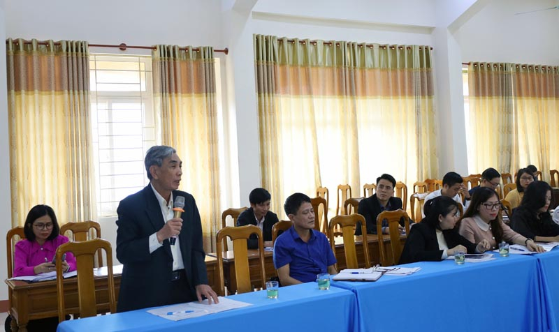 Các đại biểu tham dự hội nghị phát biểu, đóng góp ý kiến.