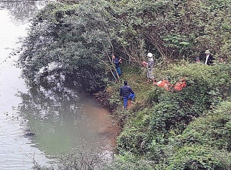 Vị trí người dân và cơ quan chức năng phát hiện ra thi thể nạn nhân xấu số T.T. E.