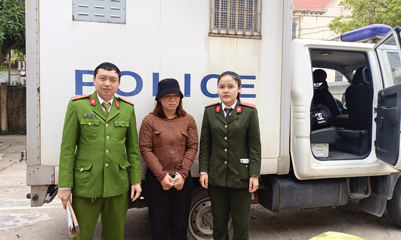 Đối tượng Nguyễn Thị Quý tại cơ quan công an