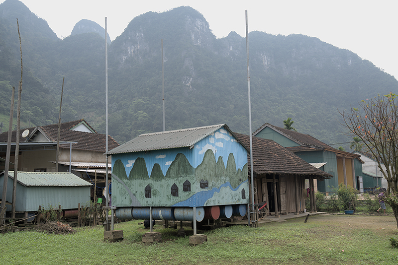Mô hình nhà phao tránh lũ của xã Tân Hóa.