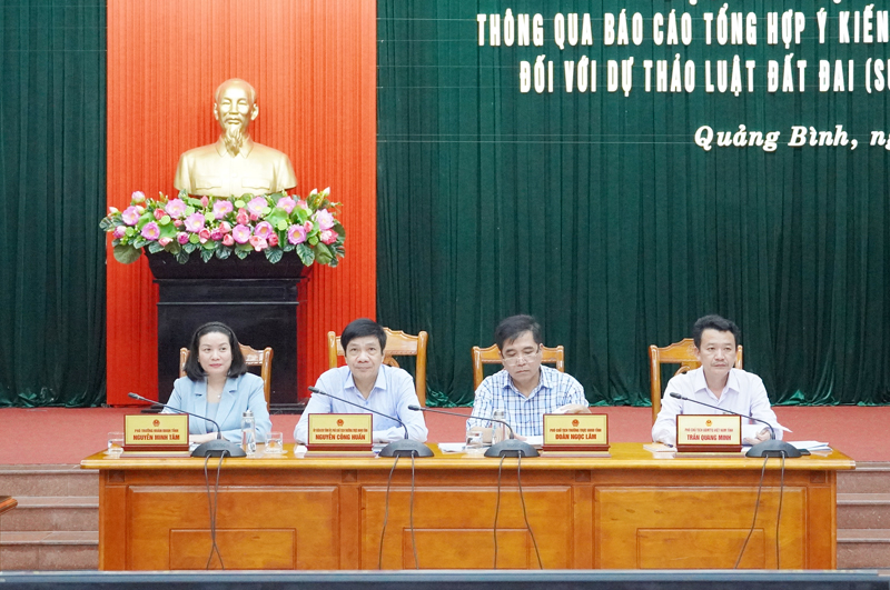 Các đồng chí chủ trì hội nghị.
