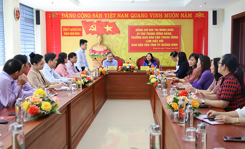 Toàn cảnh buổi làm việc.