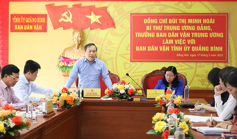  Đồng chí Bí thư Tỉnh ủy Vũ Đại Thắng phát biểu báo cáo tình hình triển khai các dự án trọng điểm trên địa bàn tỉnh.