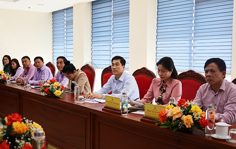 Cán bộ, công chức Ban Dân vận Tỉnh ủy tham gia buổi làm việc.