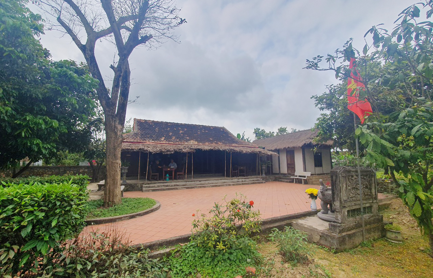Nhà lưu niệm Đại tướng Võ Nguyên Giáp-một địa chỉ vô cùng gần gũi và thân thiết thu hút đồng bào, chiến sĩ cả nước đến thăm và dâng hương.